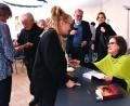 Bild: ubb
Dicht umlagert war Irmtraud Schicker nach ihrer Lesung. Viele Gäste wollten ein Buch signieren lassen.