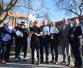 Bild: Pressestelle Stadt Weiden i.d.OPf./exb
Die "Mafiosi" der Schimmel AG versteigern ihren Gaul auch bei der Stadt Weiden.