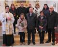 Bild: nm
Mit einem gemeinsamen Gottesdienst, gestaltet von Pfarrer Georg Gierl (links) und der Gemeindereferentin Kerstin Wallmeyer (Zweite von rechts), begann der Festtag der vier Jubelehepaare Bettina und Alexander Sailer, Michael und Sonja Czech (oben, von links) Elisabeth und Richard Annemarie und Reinhold Solfrank (vorne, von links)