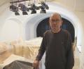 Bild: bl
Reinhard Westiner ist das Lachen nach zwei Jahren Pandemie vergangen. Er hat Zweifel, ob sich das nicht mehr ganz junge Publikum nach der neuen Lockerung wieder zum Kabarett ins Schmidt-Haus traut.