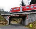 Bild: ds
Nach der Schlussrechnung der Deutschen Bahn für die Erneuerung dieser Brücke standen unter dem Strich Mehrkosten, die auch den Anteil der Gemeinde Etzelwang erhöhen.