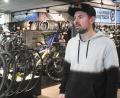 Bild: Gabi Schönberger
Ludwig Fritschs Miene spricht Bände. Er leidet darunter, dass sein Fahrradgeschäft nicht nur auf Kunden, sondern auch auf Diebe Anziehungskraft ausübt.