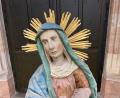 Bild: mma
Bald schon soll die Statue der „Maria mit dem Tränentuch“ in alter Schönheit wieder an ihren angestammten Platz an der Hahnbach Pfarrkirche zurückkehren.