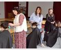 Bild: bkr
Elaine Gold, Katja Zimmermann und Jacqueline Müller (von links) verpassten den Kindern einen neuen Haarschnitt.