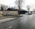 Archivbild: wro
Bei der Energiewende will sich der Markt Wiesau - wie die Verwaltung der Regierung der Oberpfalz in einem Schreiben mitteilte - "breit aufstellen." Dazu gehört auch die Errichtung einer Photovoltaikanlage auf den Dächern der geplanten Stellflächen (Bild) am Bahnhof.