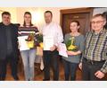 Bild: no
Ehrungen für treue Mitglieder: (von links) Bürgermeister Dieter Dehling, Katrin Hafermann, Jörg Hafermann, Gudrun Rubenbauer und Vorsitzender Heinz Pickel.