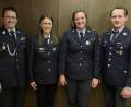 Bild: dob
Die Oberlinder Feuerwehr hat erstmals vier Atemschutzträger in ihren Reihen. Neben Kommandant Markus Kindl, haben sich Franziska Braun, Kristina Woldrich und Felix Volkmer (von links) dieser Ausbildung unterzogen. Heuer sollen weitere vier Kameraden hinzukommen.