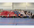 Bild: khg
Die Fußballerinnen aus der Dr.-Johanna-Decker-Realschule in Amberg (ganz links) sind Amberg-Sulzbacher Hallenmeister. Mit auf dem Foto sind alle anderen teilnehmenden Teams zu sehen.