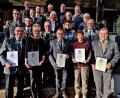 Bild: R. Kreuzer
Die Geehrten der Schützengesellschaft Freiheit Neunkirchen mit (vordere Reihe, von links) Albert Riedl, Cornelia Frischholz, Georg Weidner, Heidi Riedl und Hans Jürgen Weidner. In der 2. Reihe (Zweiter von links) der neue Schützenmeister Stefan Poß. Er folgt auf Albert Riedl, der nach 45 Jahren das Amt abgibt.