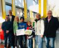 Bild: Birgit Winter-Pausch/exb
Die Hans-Scholl-Realschule spendet an die Kinderkrebshilfe.