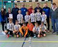 Bild:  Heinz Zach/exb
Der Futsal-Bezirksmeister FV Vilseck mit dem Betreuer-Team. Im Bild rechts Heinz Zach, daneben FV-Trainer Johannes Rumpler.