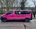 Bild: Alexander Held/exb
Rot-Weiss im rosa Bus: Das ist schon der Hingucker, wenn die Kegeltruppe aus Hirschau unterwegs ist. Neben diesem können sie auch den Stadtbus ausleihen oder einen Bus eines Sponsors.