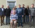 Bild: jzk
Zweiter Bürgermeister Hermann Schraml, Schwiegersohn Josef Wöhrl , Tochter Petra Wöhrl, Enkel Andreas, Sohn Michael, Enkel Michael mit Freundin Christina und Sohn Hans (von links) gratulierten Margarete Prieschenk-Busch zu ihrem 80. Geburtstag.