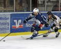 Archivbild: Gebert
Die Blue Devils gewannen am Freitag beim EV Füssen klar mit 7:0. Das Bild zeigt Chad Bassen (links) im Heimspiel gegen die Allgäuer.