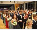 Bild: krb
Die Paare ziehen in die Stadthalle ein.