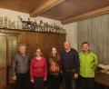 Bild: Stefan Lang/exb
Von links: Georg Kleber (Marktgemeinderat), Mareike Kaiser (neue Schriftführerin), Corinna Woppmann (ausscheidende Schriftführerin), Ewald Zetzl (Erster Vorsitzender) und Eugen Woppmann (Zweiter Vorsitzender).