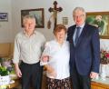Bild: njn
Ihren 90. Geburtstag feierte Josefine Murr. Mit auf dem Foto Sohn Gerhard (links) und Bürgermeister Johannes Reger (rechts).