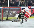 Bild: SignaLight-AP
In der 25.Minute verwandelte Bohumil Slavicek einen Penalty zum 0:1 für für Miesbach. ERSC-Keeper Timon Bätge war machtlos.