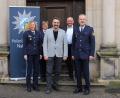 Bild: Polizeipräsidium Oberpfalz/exb
Sabine Roidl (links) übernahm die Leitung der Polizeiinspektion Nabburg von Günther Vierl (Mitte).