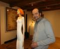 Bild: rn
Michael Pickl mit der Skulptur „Weißes Kleid“.