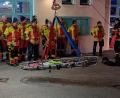 Bild: fks
Wie können Patienten im Notfall aus Häusern gerettet werden? Über die verschiedenen Möglichkeiten informierte die Feuerwehr Mitterteich die Kameraden in Erbendorf. Eine Möglichkeit: An einem Flaschenzug wir die Schleifkorbtrage an einer Drehleiter befestigt.