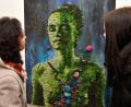 Bild: Petra Hartl
Die Vernissage des A.K.T.-Kunstvereins im Ring-Theater Amberg begeisterte mit ungewöhnlichen Werken wie dem "Moos-Akt".