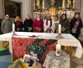 Bild: Lisa Bauer/exb
Der Winklarner Frauenbund stellt den südpazifische Inselstaat mit sechs Gaben am Altar vor.