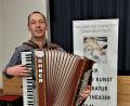 Bild: Georg Lang/exb
Reinhard Lößl, der Stabführer des Kolping-Spielmannszugs, sorgte für die passende Musik zum Bayerischen Abend, der sich an die Jahreshauptversammlung anschloss.