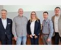 Bild: khg
Die Organisatoren des Azubi-Talks an der Mittelschule Vilseck mit Peter Lehner, Konrektorin Claudia Neidl und Manuel Plößner (Zweiter bis Vierter von links) sowie Zweiter Bürgermeister Thorsten Grädler (links) und Erster Bürgermeister Hans-Martin Schertl (rechts).