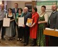 Bild: BBV
Der Bayerische Bauernverband hat Rita Blümel (Zweite von links) zur Bezirks-Ehrenbäuerin ernannt. Josef Wutz ist nun Ehren-Präsident (Fünfter von links). Bezirkspräsident Ely Eibisch, der Präsident des Bayerischen Bauernverbandes, Günther Felßner, Christine Wutz, Bezirksbäuerin Rita Götz, Landesbäuerin Christine Singer und Direktor Peter Huber gratulierten.