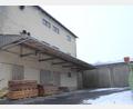 Bild: kro
Auf dem ehemaligen Raiffeisen-Gelände in Griesbach sollen ein Haus für die Vereine (links) und ein neues Feuerwehrgeräte (rechts) entstehen.