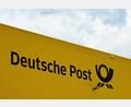 Bild: Jens Kalaene/dpa
Die Deutsche Post und die Gewerkschaft Verdi haben sich auf einen neuen Tarifvertrag für die 160 000 Beschäftigten geeinigt.