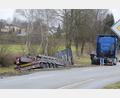 Bild: bey
Am vergangenen Freitagnachmittag landete ein Lkw auf der Lohmaer Straße kurz vor Pleystein im Graben. Die Bergung des Fahrzeugs zog sich bis in die Abendstunden.