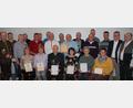 Bild: Kevin Klier/exb
Mitgliederehrung bei Edelweiß Obersdorf (von links): Gauschützenmeister Werner Wendl, Bernhard Reif, Günter Zaspel, Helmut Sitter, Anita Himmelhuber, Xaver Wolfsteiner, Helmut Nagel, Christine Rathenow, Bernhard Onasch, Heinz Rathenow, German Schneider, Helmut Scharl, Josef Kerscher, Anita Hausmann, Gerd Hirschmann, Gertraud Reichenberger, Manfred Wirth, Kevin Klier, Rita Kirschner, Jürgen Stubenvoll, Bürgermeister Michael Göth und Schützenmeister Georg Hausmann.