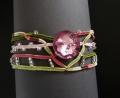 Bild: Stadt Schönsee/exb
Wird gerne geklöppelt: Ein Armband mit individueller Note. Zunehmend werden in den Kursen Accessoires gefertigt.