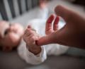 Symbolbild: dpa
Es tut sich was in den Babybettchen: Mehr als 600 Neugeborene haben Eltern in Gemeinden des Landkreises Tirschenreuth 2022 begrüßt.