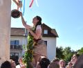 Archivbild: no
Erinnerungen an die Kirwa 2022 in Ritzenfeld - im Bild Oberkirwamoidl Anna-Lena Bär am Baum - erwachten bei der Jahreshauptversammlung der Kirwagemeinschaft.