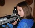Bild: kro
Magdalena Härtl beim Schießtraining mit dem Luftgewehr.