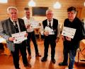 Bild: whü
Dritter Vorsitzender Lothar Büringer, Vorsitzender Edmund Bruckner, Kassier Alfred Kreutzer und Schriftführer Ossi Wöhrl (von links) freuen sich auf das 100. Fahnenjubiläum am 24. Juni. Für Bruckner und Wöhrl soll es der krönende Abschluss ihrer Arbeit im Vorstand werden. Beide haben für 2024 ihren Rückzug angekündigt.