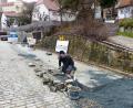 Bild: jp
Die barrierefreie Gestaltung der Hohenburger Straße in Kastl vom Seniorenheim bis zur Einmündung in die B 299 ist wieder angelaufen. Die Neupflasterung soll in drei Monaten abgeschlossen sein.