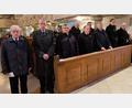 Bild: le
Im ökumenischen Festgottesdienst. Von links: Ehrenvorsitzender Josef Birkner, Vorsitzender Hans Eismann, Kreisvorsitzender Heinrich Scheidler, Bezirksvorsitzender Horst Embacher, Kreisvorsitzender Alfons Betzl, Präsident Richard Drexl und Bürgermeister Robert Lindner.