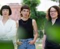 Bild: Münchner Stadtbibliothek/EvaJünger/exb
Die "Frei leben"-Kuratorinnen Sylvia Schütz, Anke Buettner und Laura Mokrohs (von links)