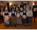 Bild: mag
Nach den Ehrungen beim Heimatverein Birgland: (stehend, von links) Karl-Heinz Kreiner,
Bürgermeister Michael Göth, Günther Meier, Cosimo Penella, Manfred Niebler, Eduard Maul, Franz Niebler, (sitzend, von links) Barbara Meier, Berta Leitgeb, Frieda Dehling, Agnes Graf und Heidi Maul.