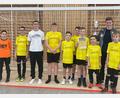 Bild: Louisa Teubner/exb
Das Team der Pfarreien Leonberg und Steinmühle belegte beim Wolfgangscup den dritten Platz. Im Bild (von links) Jonas Siller, Benno Wölfl, Luca Stadlbauer, Philipp Trießl, Max Tanner, Felix Kunz, Patrick Ockl, Luis Wettinger, Trainer Julius Wölfl und Maximilian Lindner.