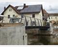 Bild: mad
Die Schwarzachbrücke wird nach den Restarbeiten im April begehbar sein. Einweihungsfeier ist dann beim Marktfest am 10. Juni.