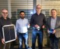 Bild: usc
Zur Spendenübergabe brachten Vertreter des Vereins Light For Life ihr Solar Home System mit. Von links: Lions-Schatzmeister Hans Fürnkäs, die Vereinsvorsitzenden Daniel Salcher und Stefan Preiss sowie Lions-Club-Präsident Matthias Hahn.