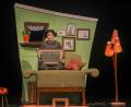 Bild: Wolfgang Steinbacher
Eine komplette Welt passt beim Berliner Theater Artisanen auf ein kleines Sofa: "Der kleine Angsthase", gespielt von Inga Schmidt, stand am Mittwoch beim Kindertheaterfestival im Stadttheater auf dem Programm.