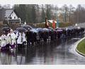 Bild: bkr
Wind und Regen begleiteten den Trauerzug von der Pfarrkirche bis zum Friedhof.