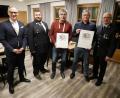 Bild: hmr
Treue Mitglieder ehrte die Feuerwehr Kondrau. Von links Bürgermeister Bernd Sommer und Kommandant Christoph Frank mit Dieter Wilholm (25 Jahre) und Martin Rahn (40 Jahre) sowie stellvertretendem Vorsitzenden Bernhard Müller.