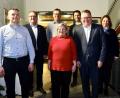 Bild: usc
Das neue Führungsteam des CSU-Ortsverbands Sebastian. Vorne Vorsitzende Birgit Wittmann mit ihren Stellvertretern Michael Cerny (rechts) und Werner Schindler (links). Dahinter, von links: Bezirksrat Martin Preuß, Schatzmeister Thomas Rumpler, Digitalbeauftragter Daniel Kupka und Schriftführerin Susanne Schwab.